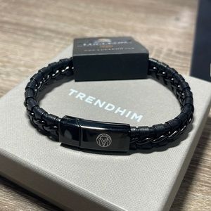BRAND NEW- Lucleon Pleated Black Leather Men’s Bracelet (X-Large)